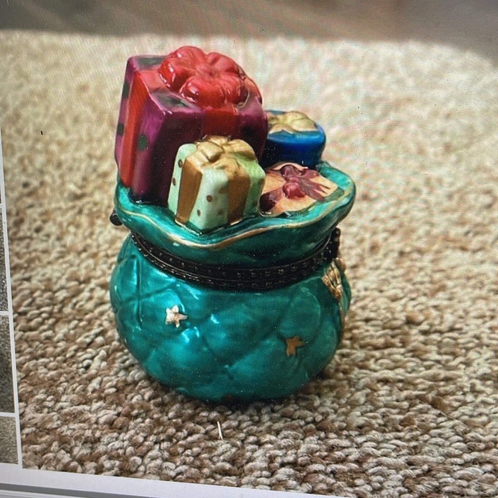 Green Santa sack with gifts hinged box